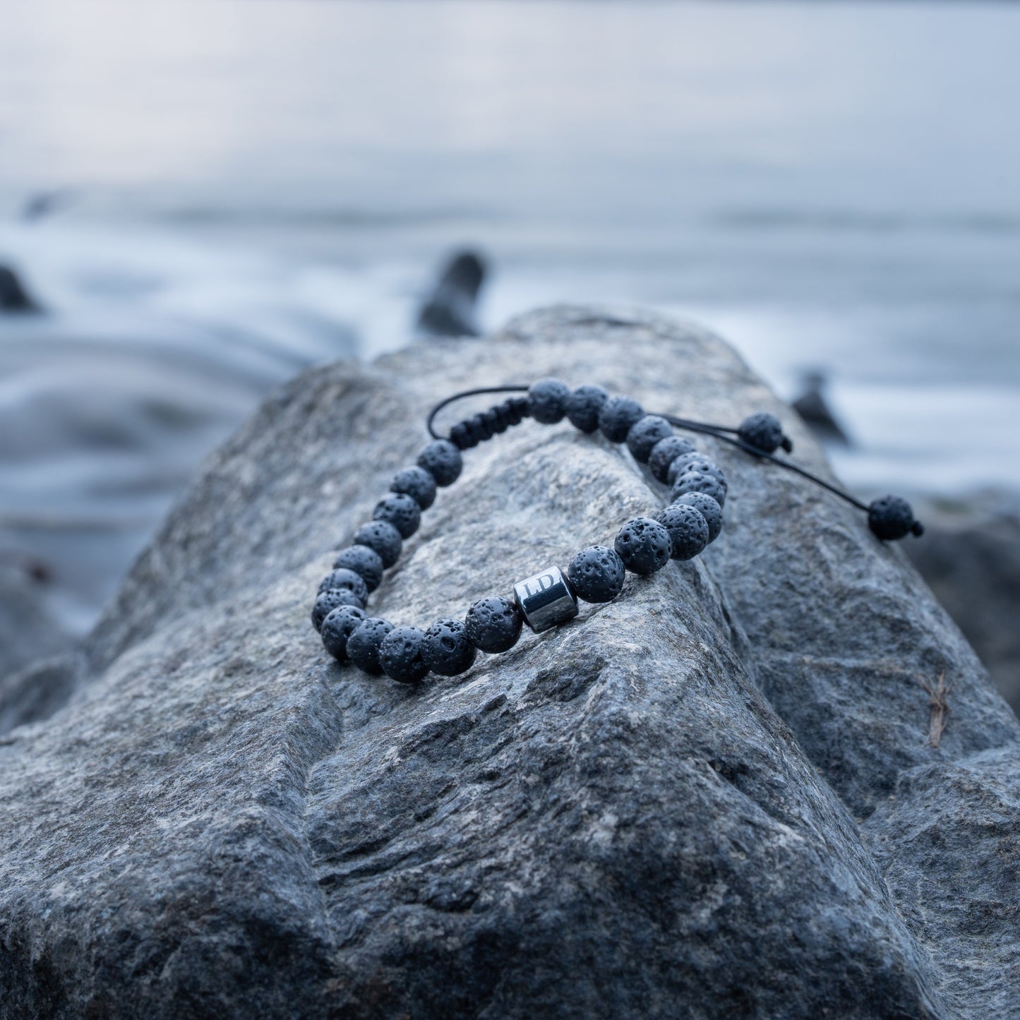 Lavastein-Armband von LUNADORE (6mm Steingröße)