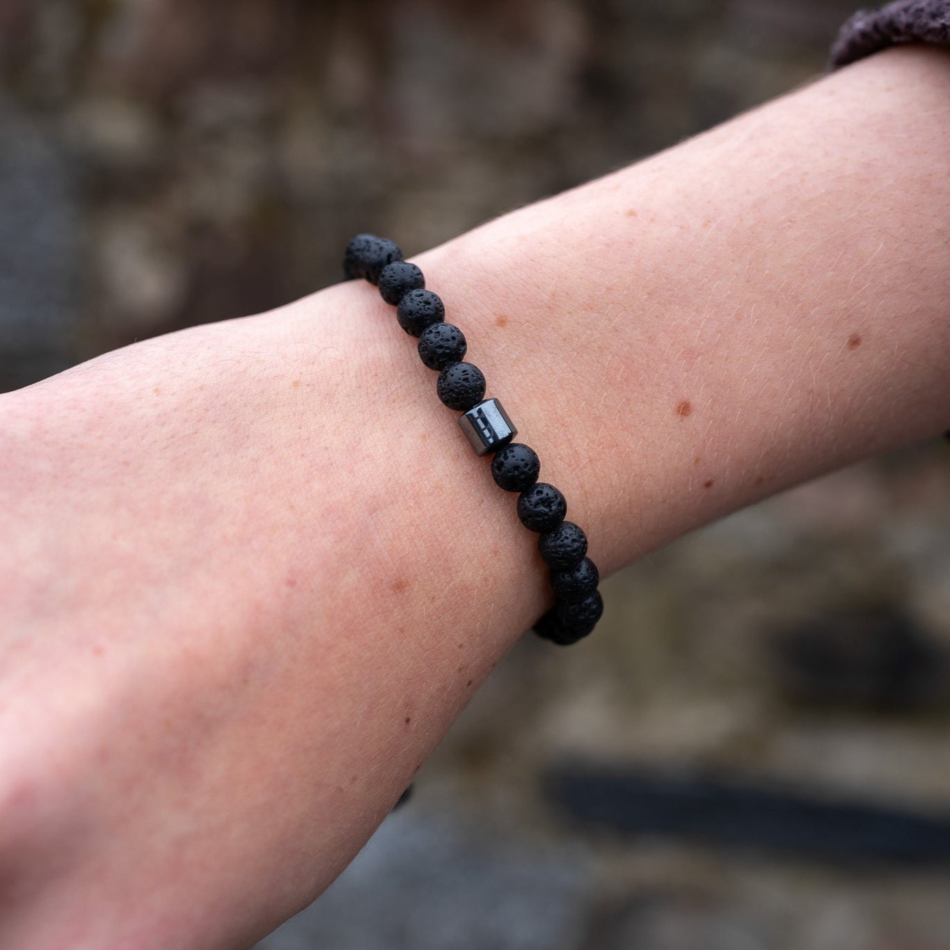 Lavastein-Armband von LUNADORE (6mm Steingröße)